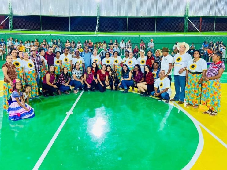 Prefeito de Itagimirim reinaugura quadra de esportes no distrito de União Baiana 10