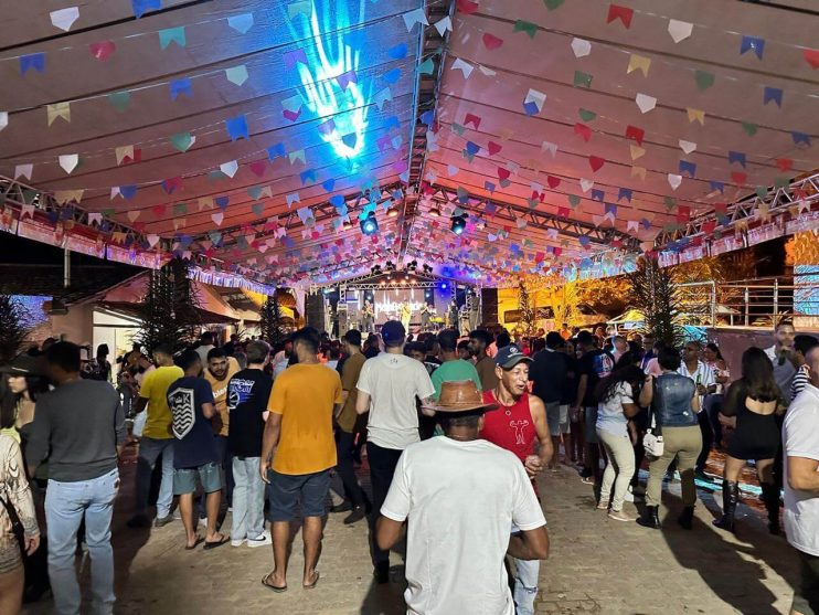 Tradição, alegria e muito forró na primeira noite do São João da União 13