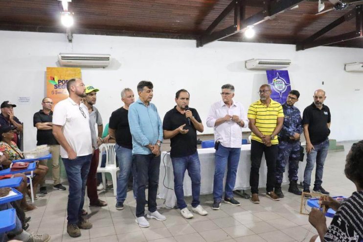 Prefeito Jânio Natal participa de reunião com ambulantes 17