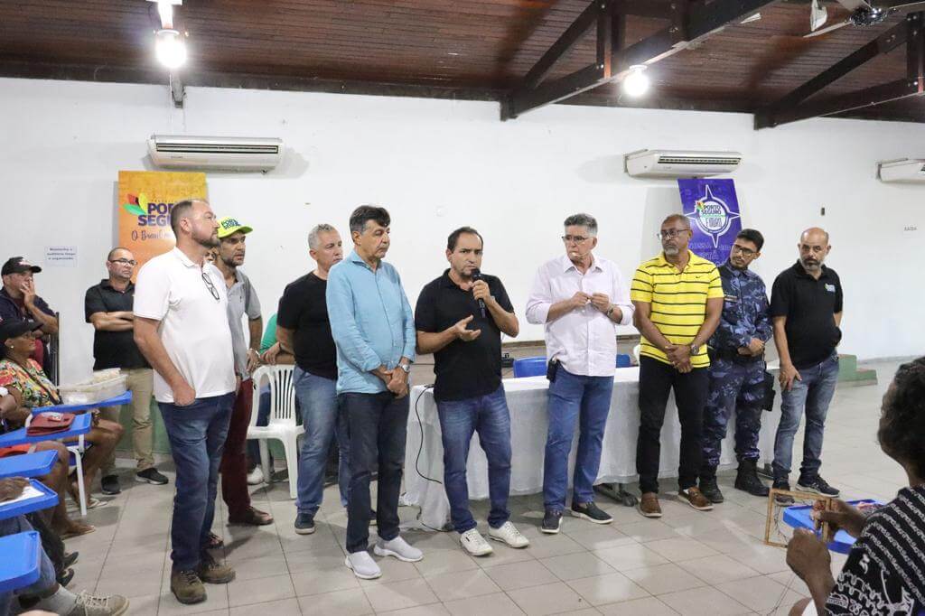 Prefeito Jânio Natal participa de reunião com ambulantes 16