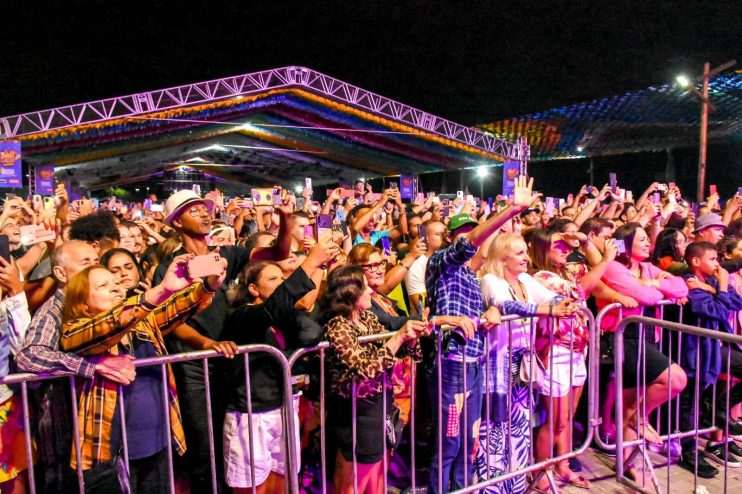 Naiara Azevedo reúne multidão na segunda noite do São João de Porto Seguro 18