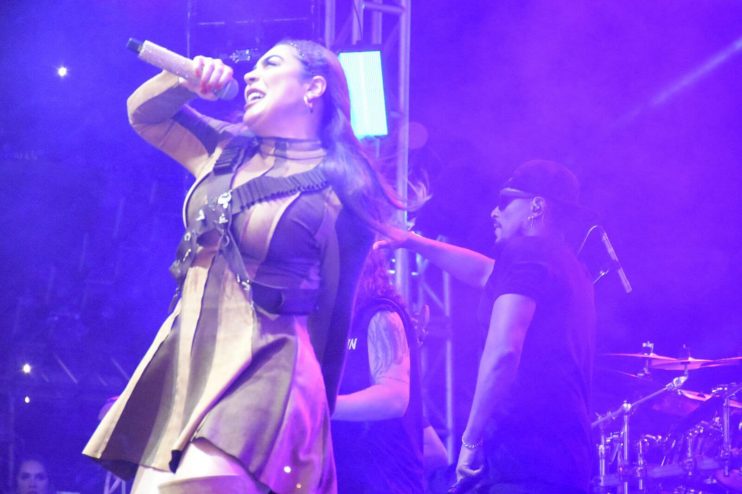 Naiara Azevedo reúne multidão na segunda noite do São João de Porto Seguro 10