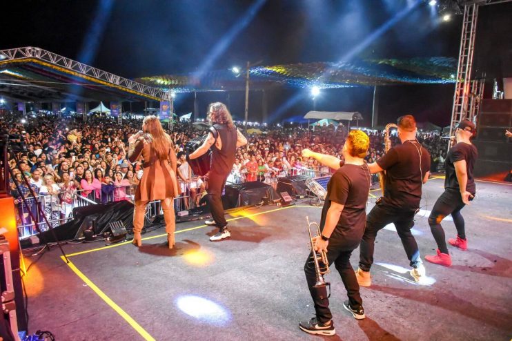 Naiara Azevedo reúne multidão na segunda noite do São João de Porto Seguro 23