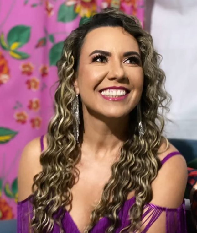 Prefeita Cordélia Torres anuncia que show de Léo Santana será na vila do Centauro no dia 02 de julho 10