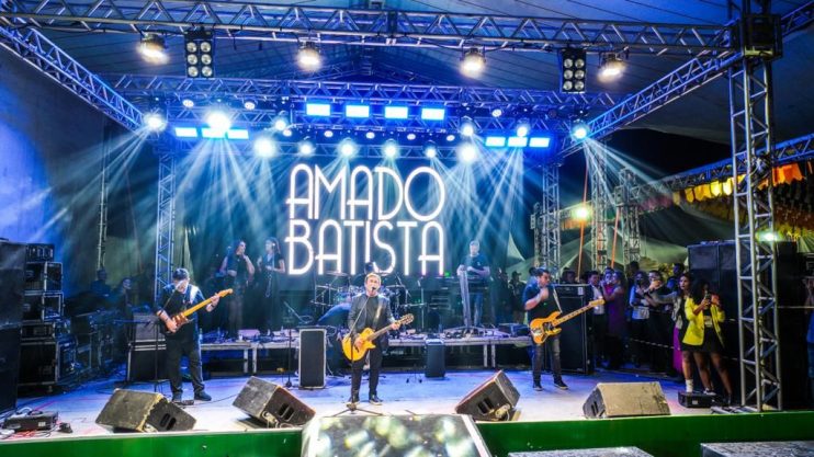 Cantor mais amado do Brasil, Amado Batista faz show memorável na Vila do Forró em Eunápolis 24