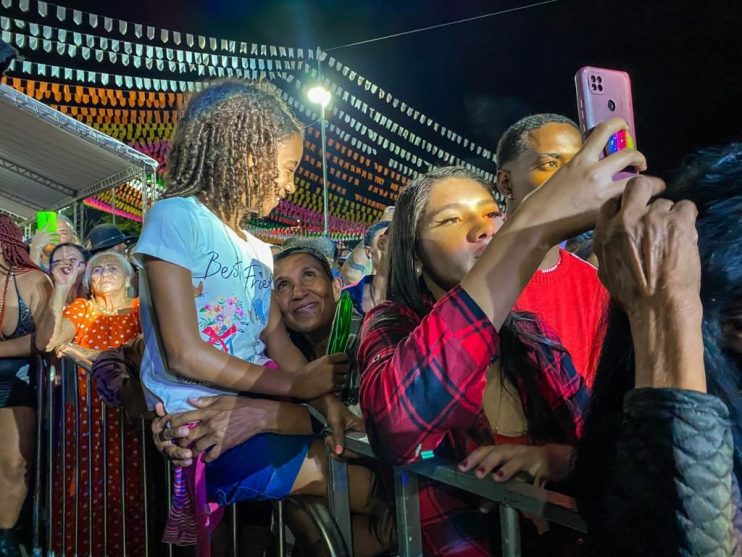 Cantor mais amado do Brasil, Amado Batista faz show memorável na Vila do Forró em Eunápolis 22