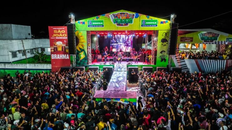 Cantor mais amado do Brasil, Amado Batista faz show memorável na Vila do Forró em Eunápolis 10