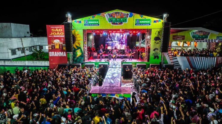 Cantor mais amado do Brasil, Amado Batista faz show memorável na Vila do Forró em Eunápolis 59