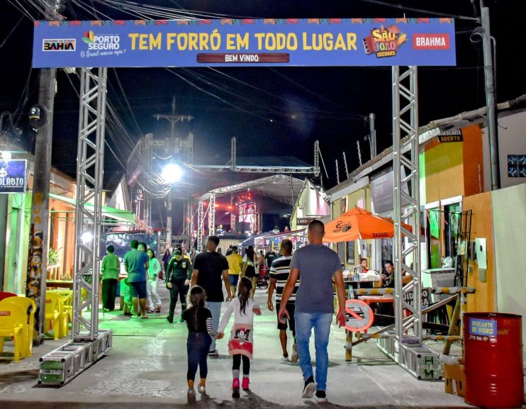 Porto Seguro ganha show surpresa na noite de São João 16