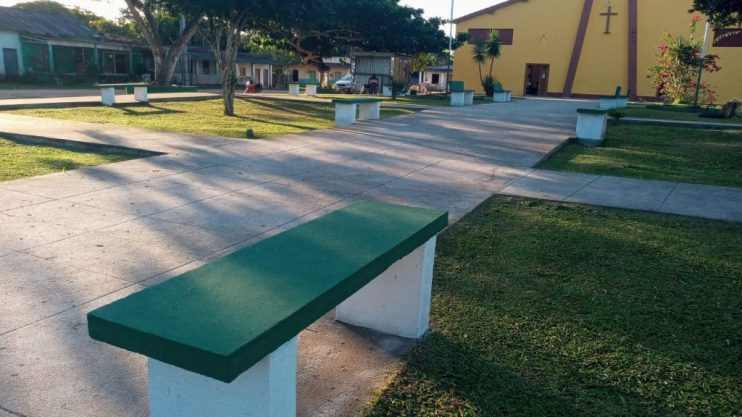 Prefeitura Belmonte revitaliza praça São Pedro em Boca do Córrego 8