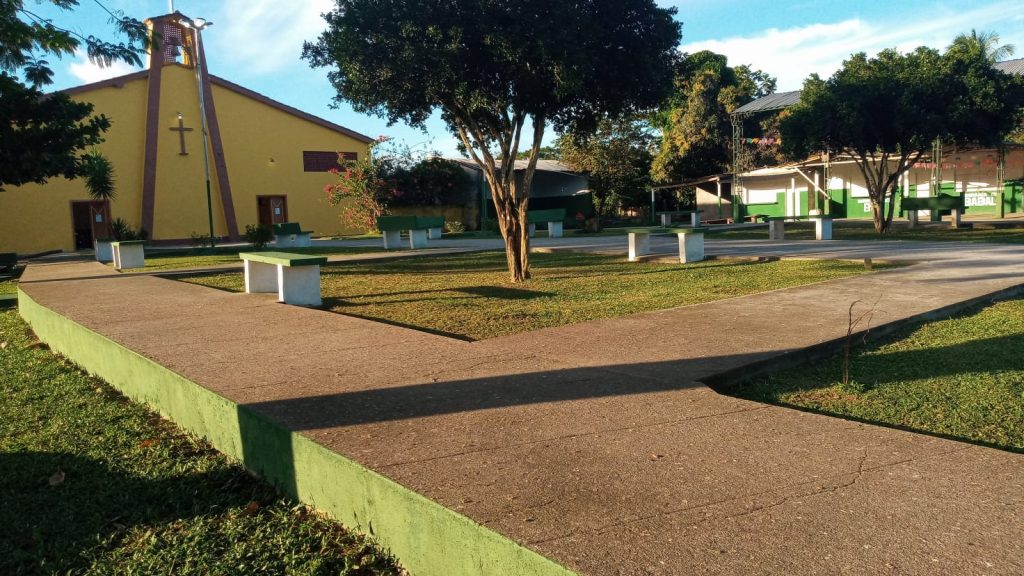 Prefeitura Belmonte revitaliza praça São Pedro em Boca do Córrego 7
