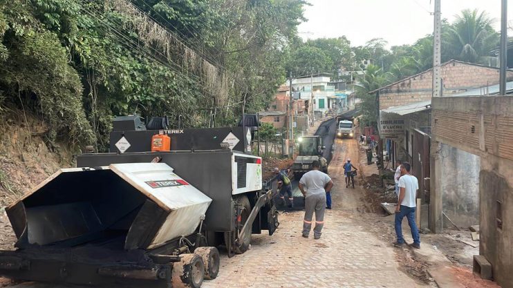 Ladeira do Guanabara está sendo asfaltada 12