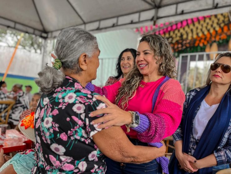 Prefeita Cordélia Torres participa de evento junino dedicado aos idosos em Eunápolis 20