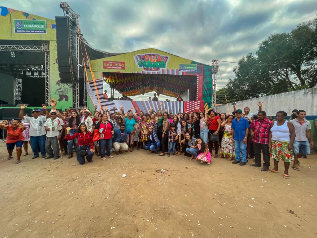 Prefeita Cordélia Torres participa de evento junino dedicado aos idosos em Eunápolis 21