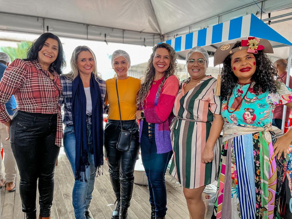 Prefeita Cordélia Torres participa de evento junino dedicado aos idosos em Eunápolis 19