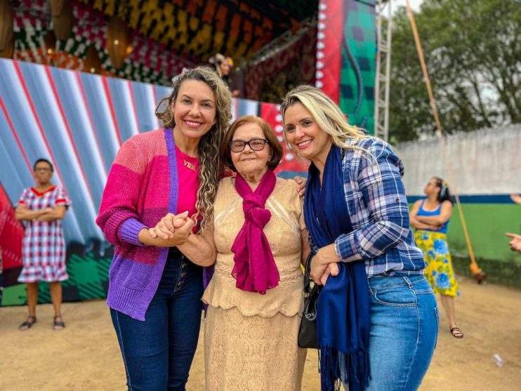 Prefeita Cordélia Torres participa de evento junino dedicado aos idosos em Eunápolis 14