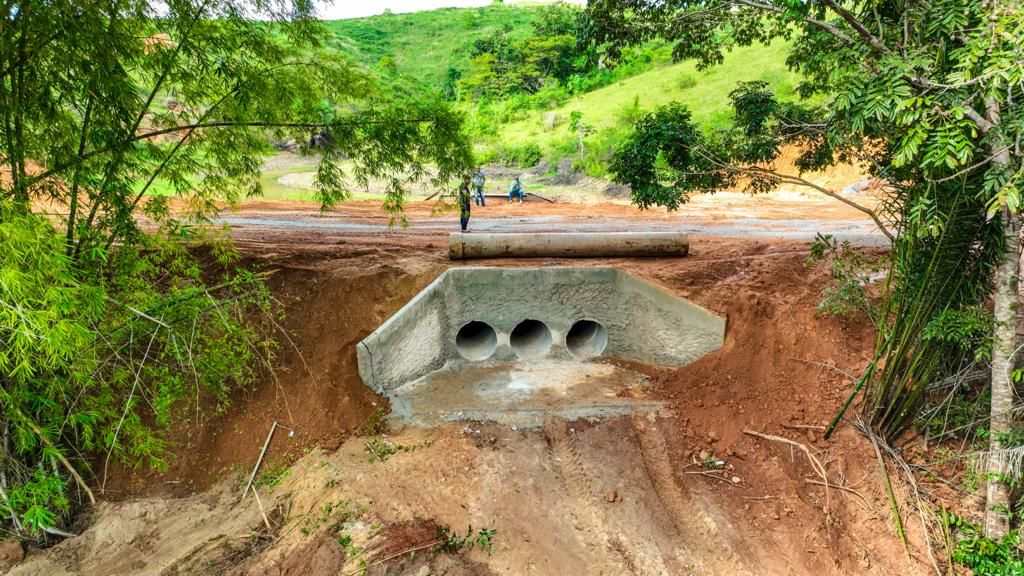 Prefeita Cordélia Torres vistoria construção de pontes na zona rural de Eunápolis 64