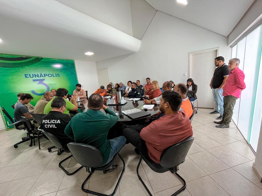 Gestão municipal reúne órgãos de segurança para planejar proteção do público na Vila do Forró 2023 6
