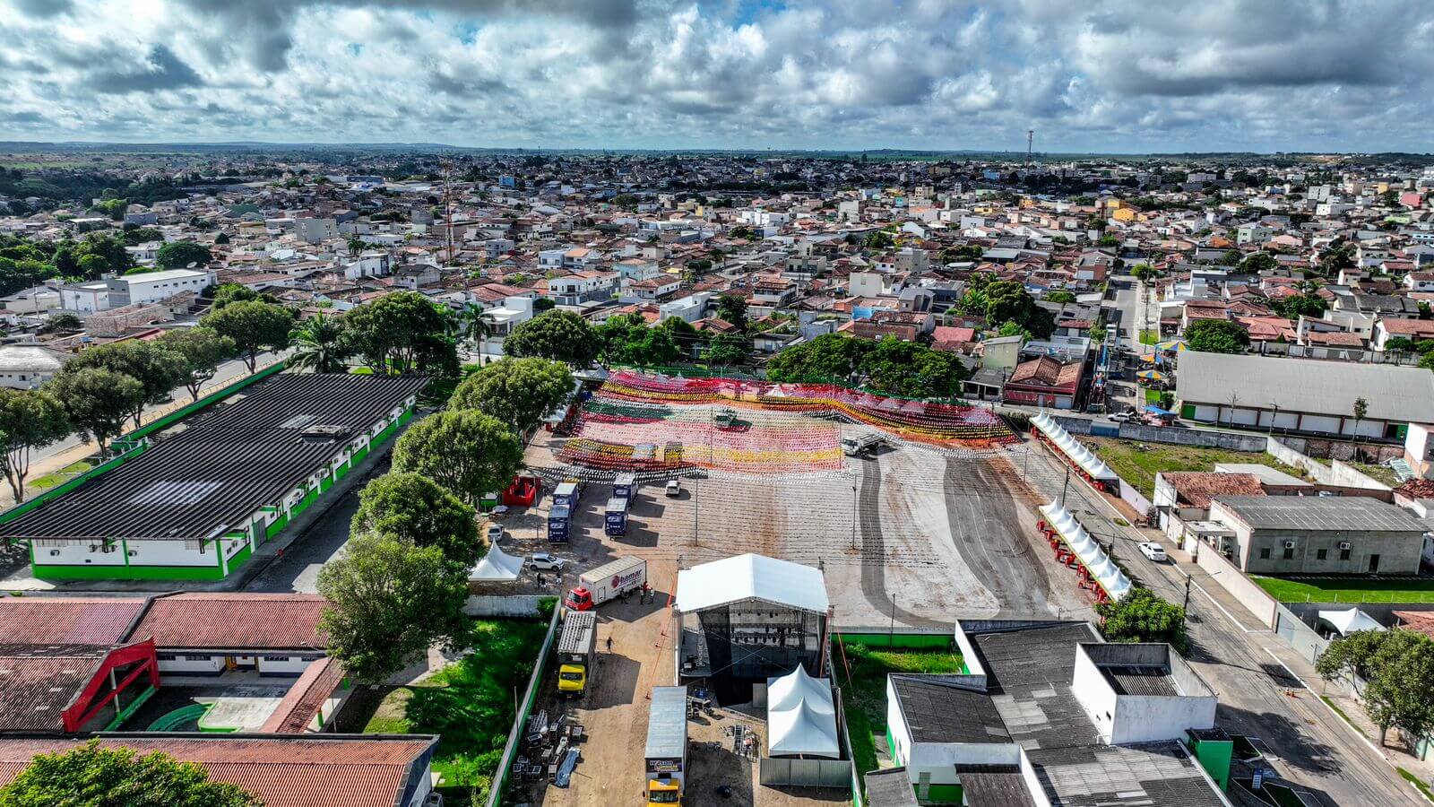 Eunápolis: abertura da Vila do Forró 2023 tem Nadson o Ferinha nesta segunda-feira 124