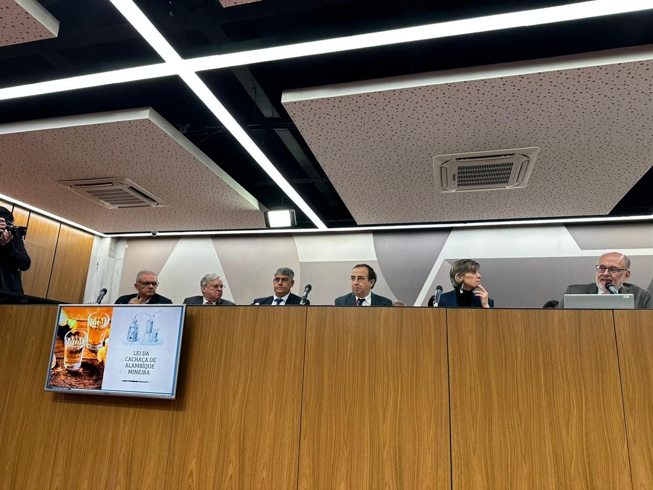 Cabrália participa de audiência pública em Minas Gerais com objetivo de implantar polo produtor de cachaça no município 5