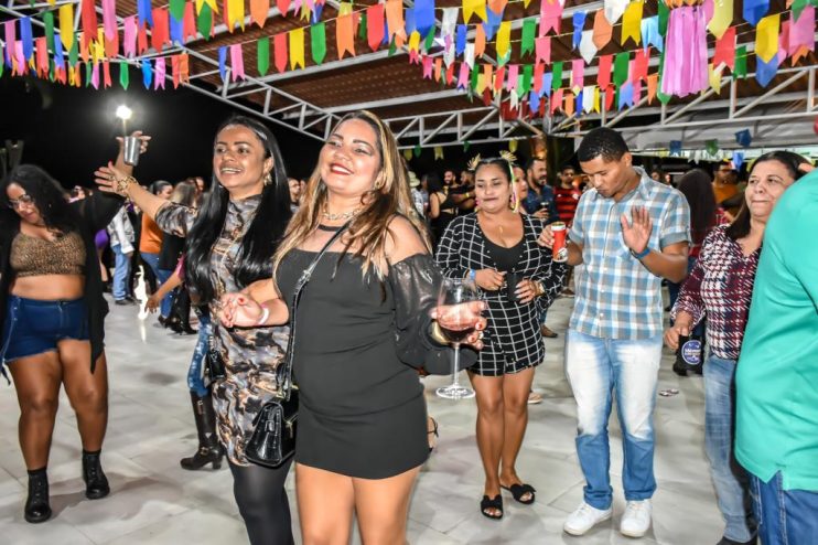 Festa do São Pedro Social arrecada 12 toneladas de alimentos 14