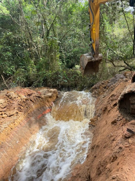 PROBLEMA RESOLVIDO - Trecho da Matinha, na estrada que liga Trancoso a Itaporanga, recebe ação completa de infraestrutura 22