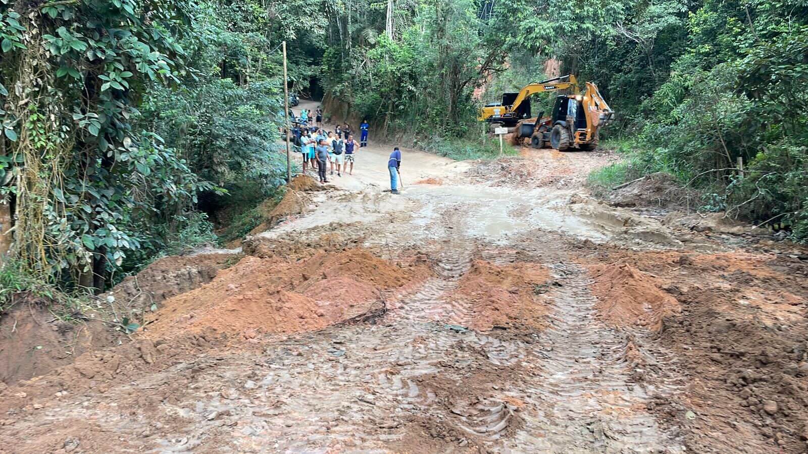 PROBLEMA RESOLVIDO - Trecho da Matinha, na estrada que liga Trancoso a Itaporanga, recebe ação completa de infraestrutura 9