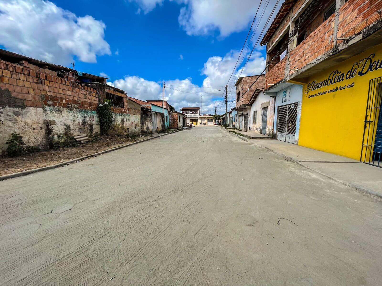 Prefeitura de Eunápolis conclui pavimentação da Rua João de Barro no Moisés Reis 9