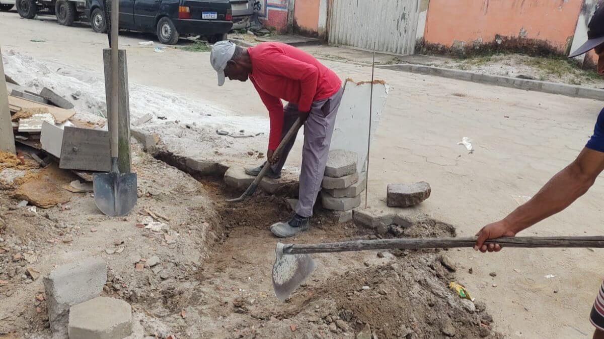 Prefeitura de Eunápolis conclui pavimentação da Rua João de Barro no Moisés Reis 8