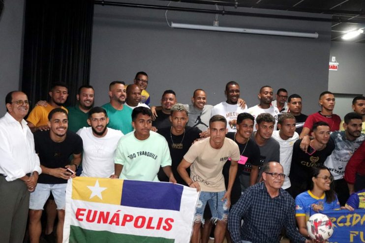 Prefeitura anuncia apoio à seleção de Eunápolis durante apresentação dos atletas para o Intermunicipal 17