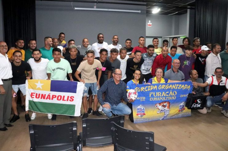 Prefeitura anuncia apoio à seleção de Eunápolis durante apresentação dos atletas para o Intermunicipal 8