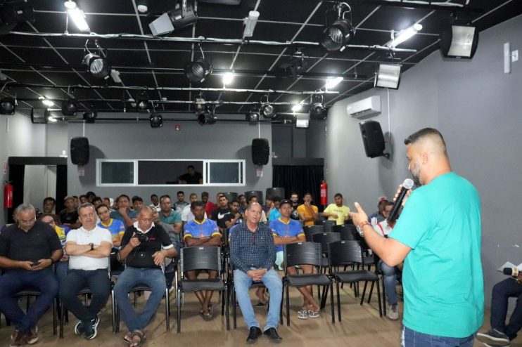 Prefeitura anuncia apoio à seleção de Eunápolis durante apresentação dos atletas para o Intermunicipal 13