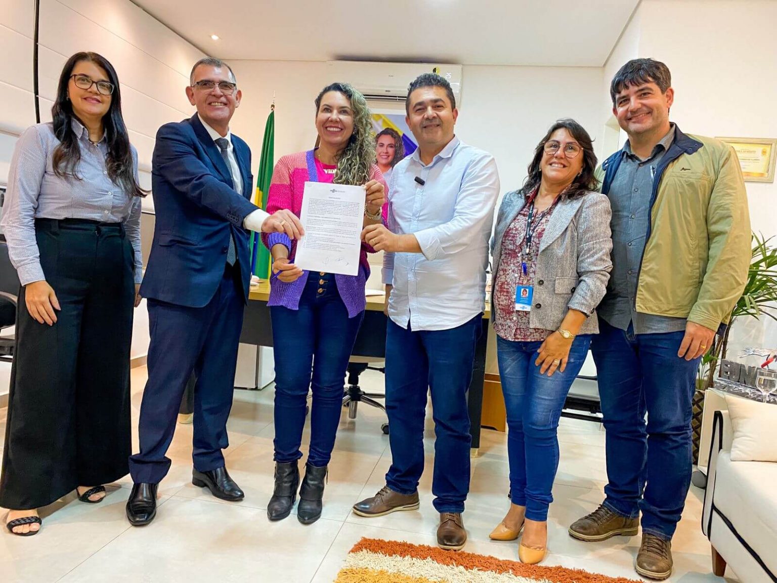 Prefeita Cordélia Torres assina termo de adesão para Eunápolis se tornar Cidade Empreendedora 7