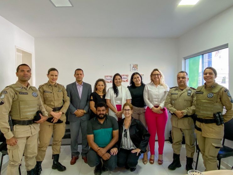 Equipe da Secretaria de Assistência Social fortalece vínculos com Polícia Militar no combate à violência doméstica em Eunápolis 5