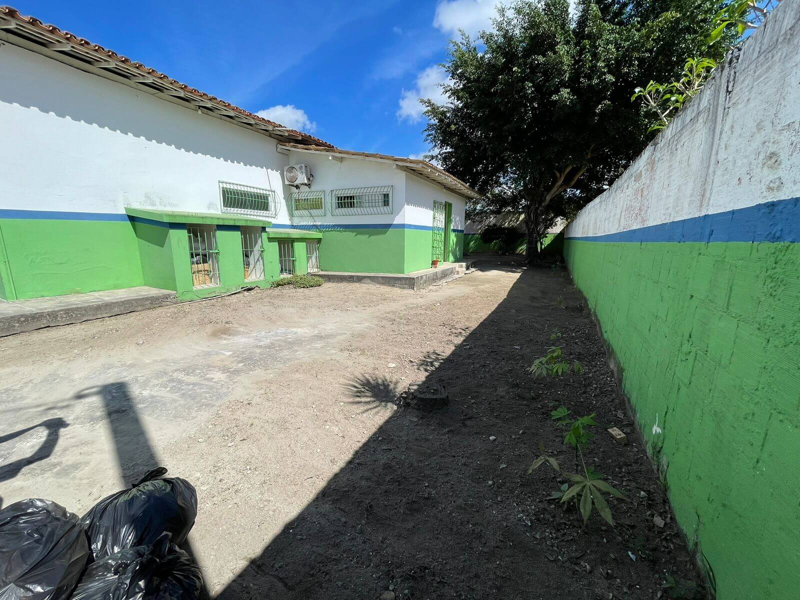 Equipe SOS atua na intensificação da limpeza dos espaços públicos urbanos de Eunápolis 5