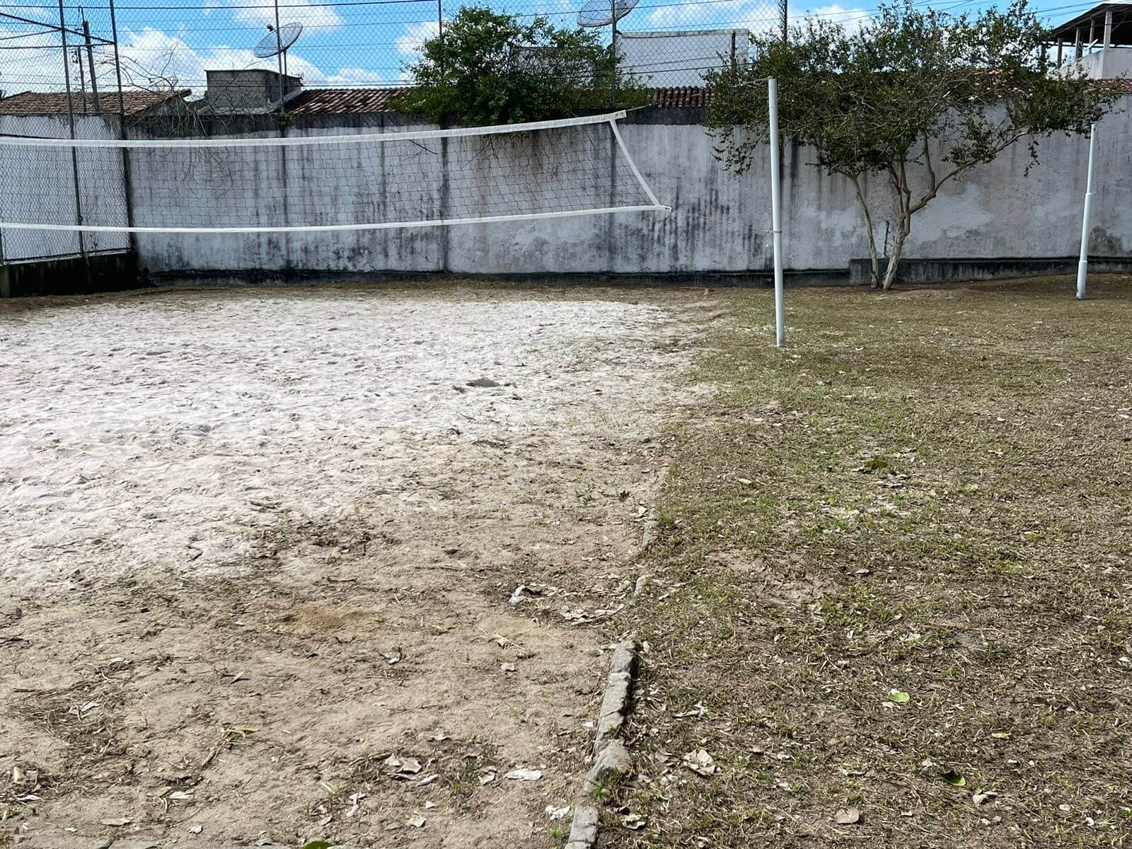 Equipe SOS atua na intensificação da limpeza dos espaços públicos urbanos de Eunápolis 7