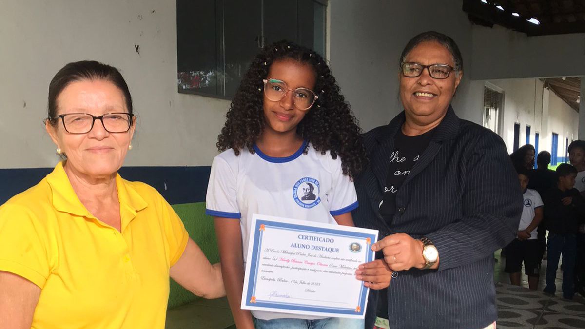 Eunápolis: escola promove evento especial para conceder certificados aos estudantes destaques 49