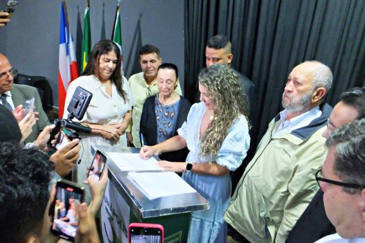 Prefeita sanciona leis que tornam Festa da Padroeira, Vila do Forró e Pedrão patrimônios culturais imateriais de Eunápolis 11