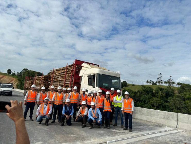 Veracel transporta sua primeira remessa de madeira pela nova ponte sobre o Rio Jequitinhonha 13