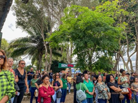 Protesto "Sem FPM Não Dá" reúne centenas de servidores em defesa da Prefeitura de Eunápolis 4