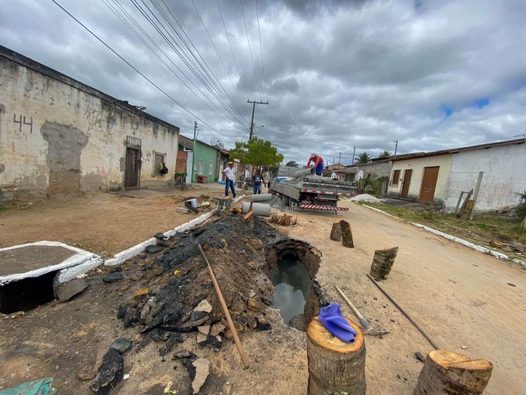 Prefeitura de Eunápolis inicia recuperação da rede de drenagem de rua do bairro Rosa Neto 15