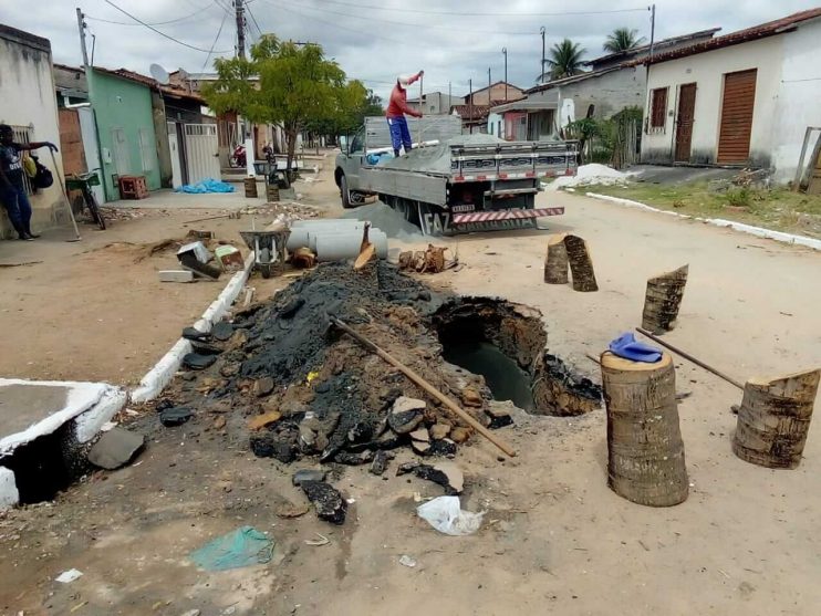 Prefeitura de Eunápolis inicia recuperação da rede de drenagem de rua do bairro Rosa Neto 14