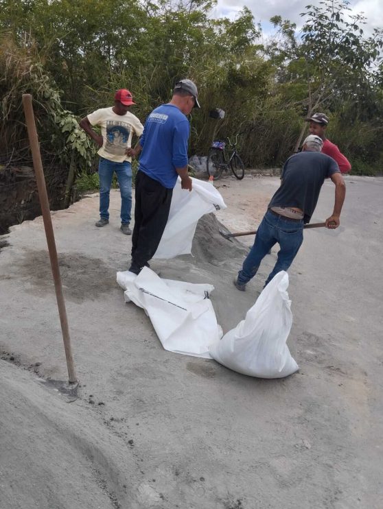 Prefeitura de Eunápolis inicia recuperação da rede de drenagem de rua do bairro Rosa Neto 11