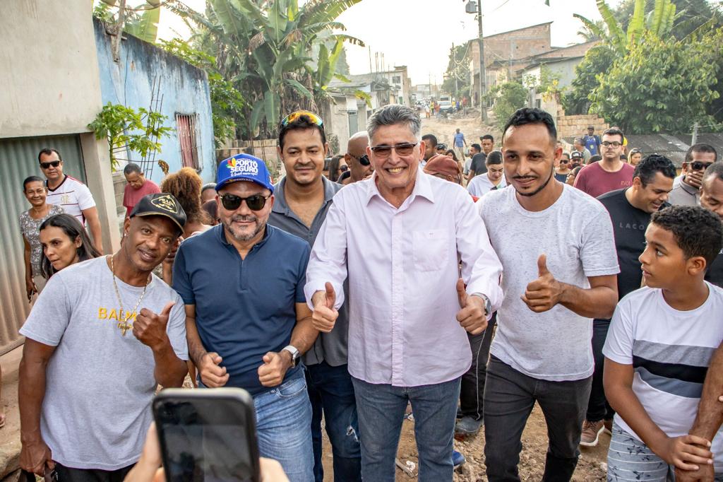 Prefeito Jânio Natal vistoria obras de pavimentação no bairro Paraguai 23