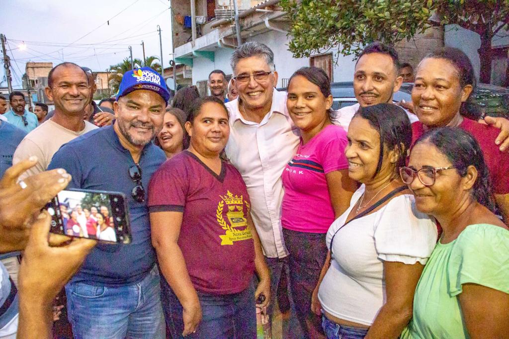 Prefeito Jânio Natal vistoria obras de pavimentação no bairro Paraguai 24