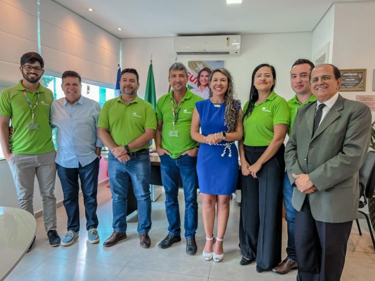 Prefeita Cordélia Torres se reúne com diretoria da Coelba após inauguração da nova loja da empresa em Eunápolis 8