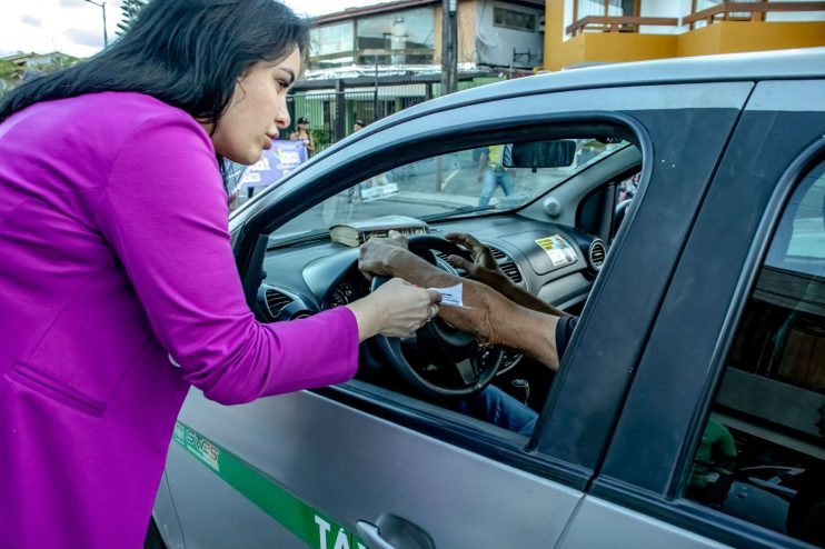 Agosto Lilás: Blitz em Porto Seguro alerta sobre violência contra mulheres 24