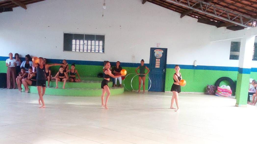 Escola do distrito da Colônia recebe belo espetáculo de ginástica rítmica 5