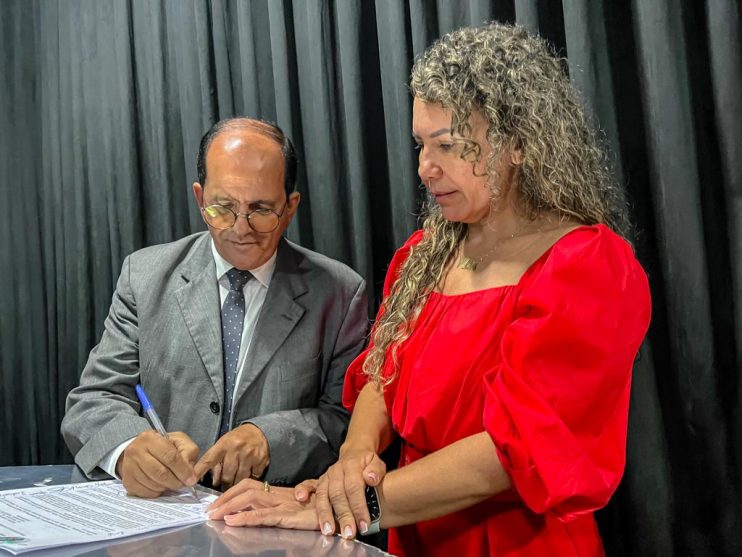 WhatsApp Image 2023-08-07 at 20.24.37 (1) Prefeita reúne pastores para anunciar projeto de lei que torna Marcha para Jesus patrimônio cultural imaterial de Eunápolis 20