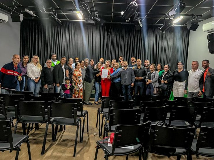 WhatsApp Image 2023-08-07 at 20.24.37 (3) Prefeita reúne pastores para anunciar projeto de lei que torna Marcha para Jesus patrimônio cultural imaterial de Eunápolis 14